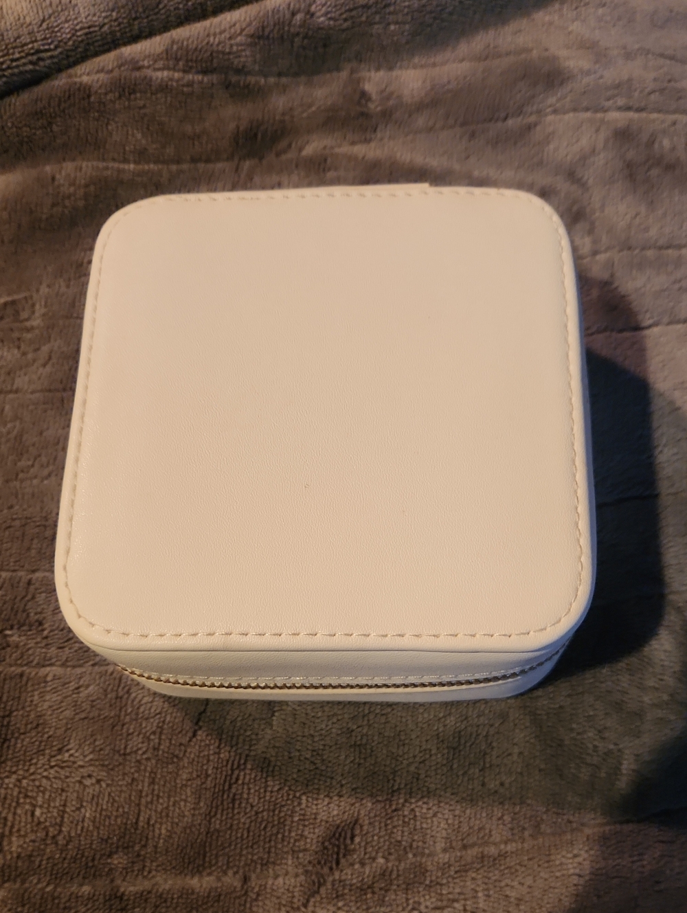 Compact Cream Faux Leather Travel Jewelry Case